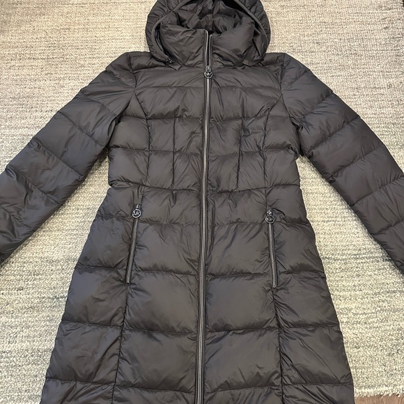 Down filled authentic light Micheal Kors parka in grey - Picture 3 of 8